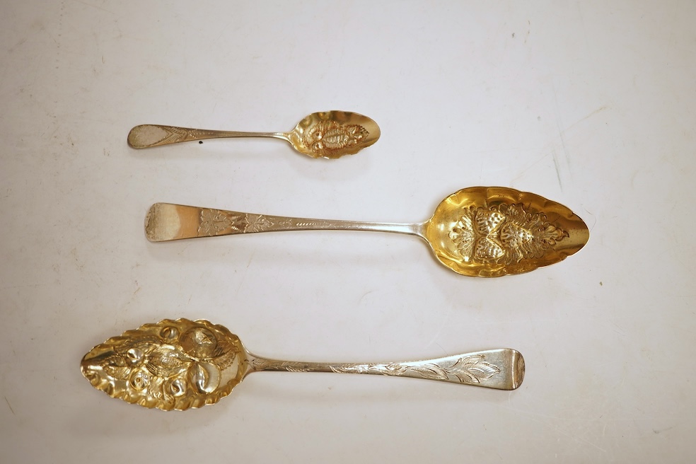 Three George III silver berry spoons, comprising a teaspoon and two Old English pattern tablespoons, one by Parsons & Goss, Exeter, 1807, 22.8cm, 4.2oz.